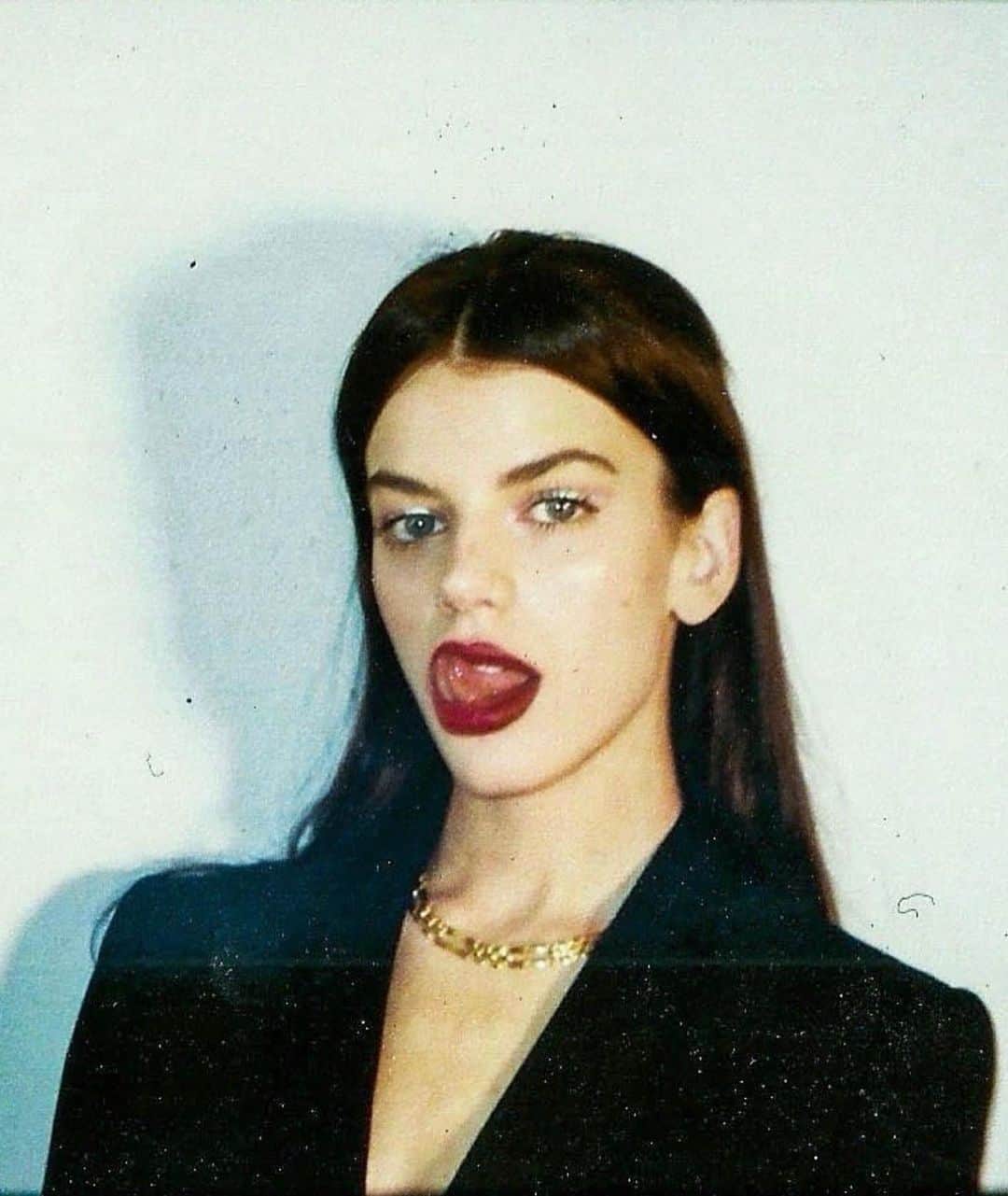 ソニア・ベン・アンマーのインスタグラム：「When I order red wine & the waiter doesn’t ID me」