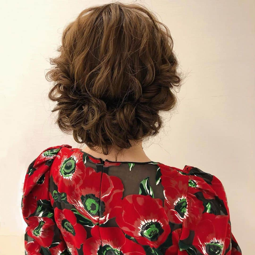 Tomoyo Kitamuraさんのインスタグラム写真 - (Tomoyo KitamuraInstagram)「先日のお客様。 ゆるゆるギブソンタック。  #ヘアメイク #ヘアセット #ヘアアレンジ #ヘアスタイル #銀座#美容師 #ウェディング#ウェディングヘア #ブライダル#ブライダルヘア #結婚式#プレ花嫁#花嫁#前撮り#着物#浴衣 #シニヨン#ダウン#夜会巻き #ヘアメイクリハーサル #bride#bridehair#bridal#updo#upstyle」10月19日 10時22分 - tmy_o3.pugmi