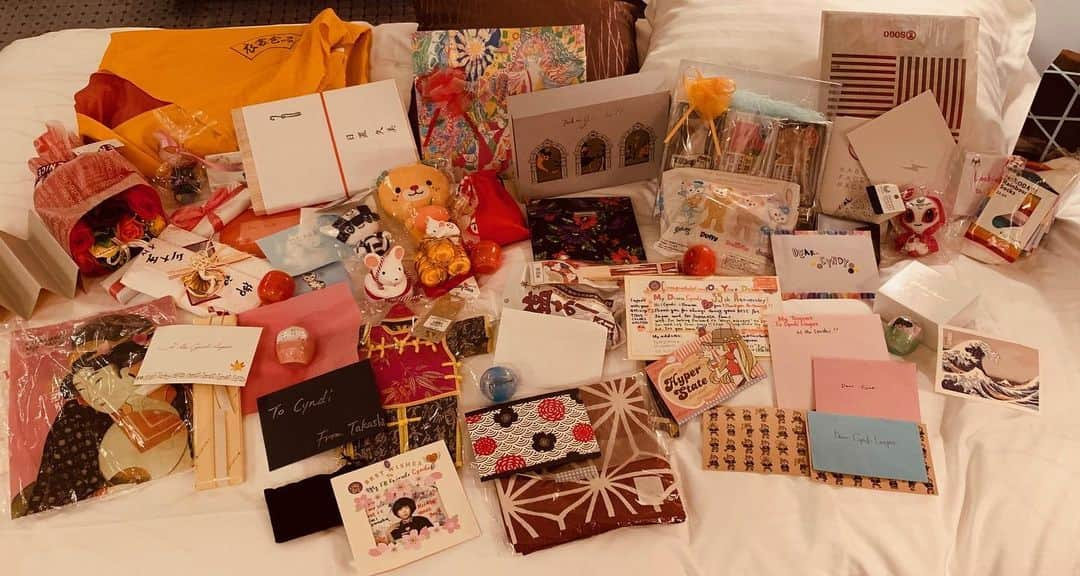 シンディ・ローパーさんのインスタグラム写真 - (シンディ・ローパーInstagram)「Such wonderful gifts from my fans in #Japan. Thank you!! 💕」10月19日 5時18分 - cyndilauper