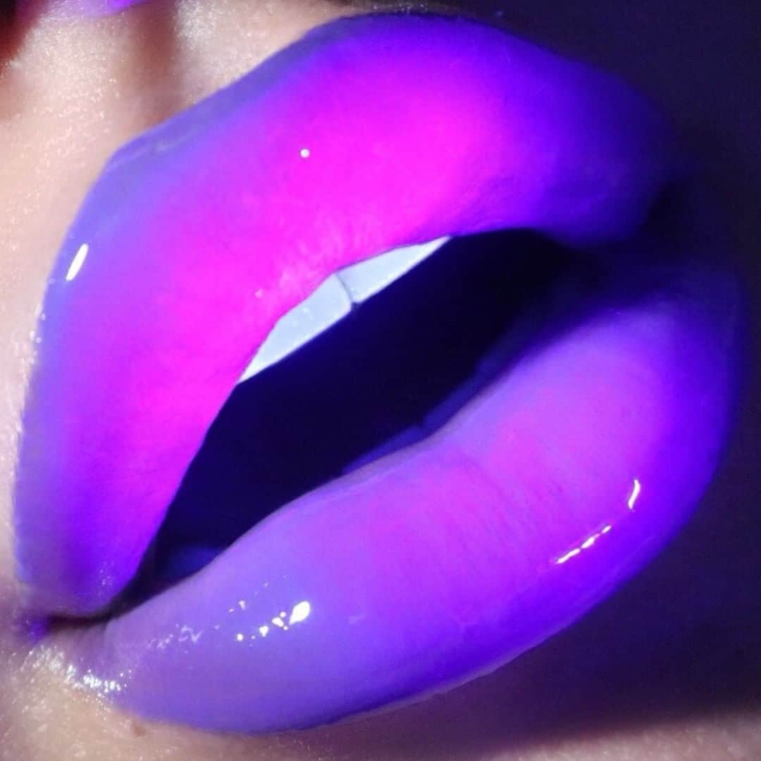 NYX Cosmeticsさんのインスタグラム写真 - (NYX CosmeticsInstagram)「@_themakeupdoll wears our limited edition Glow-On Lip Gloss in 'Lilac Vibes' to achieve this electric glow 💜⚡ || #nyxcosmetics #nyxprofessionalmakeup #crueltyfreebeauty」10月19日 5時14分 - nyxcosmetics