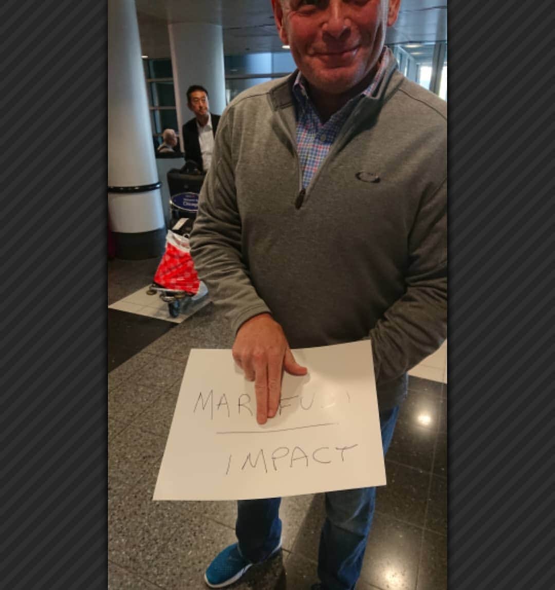 丸藤正道さんのインスタグラム写真 - (丸藤正道Instagram)「飛行機で約11時間でシカゴ到着。 からの車で2時間半移動。 からの試合w  空港にお迎え来てくれた人のボードの名前は「MARAFUJI」だったよね。  #noah_ghc #丸藤見たけりゃNOAHに来い #Impact #chicago #marufujiですから」10月19日 5時29分 - marufuji_naomichi_