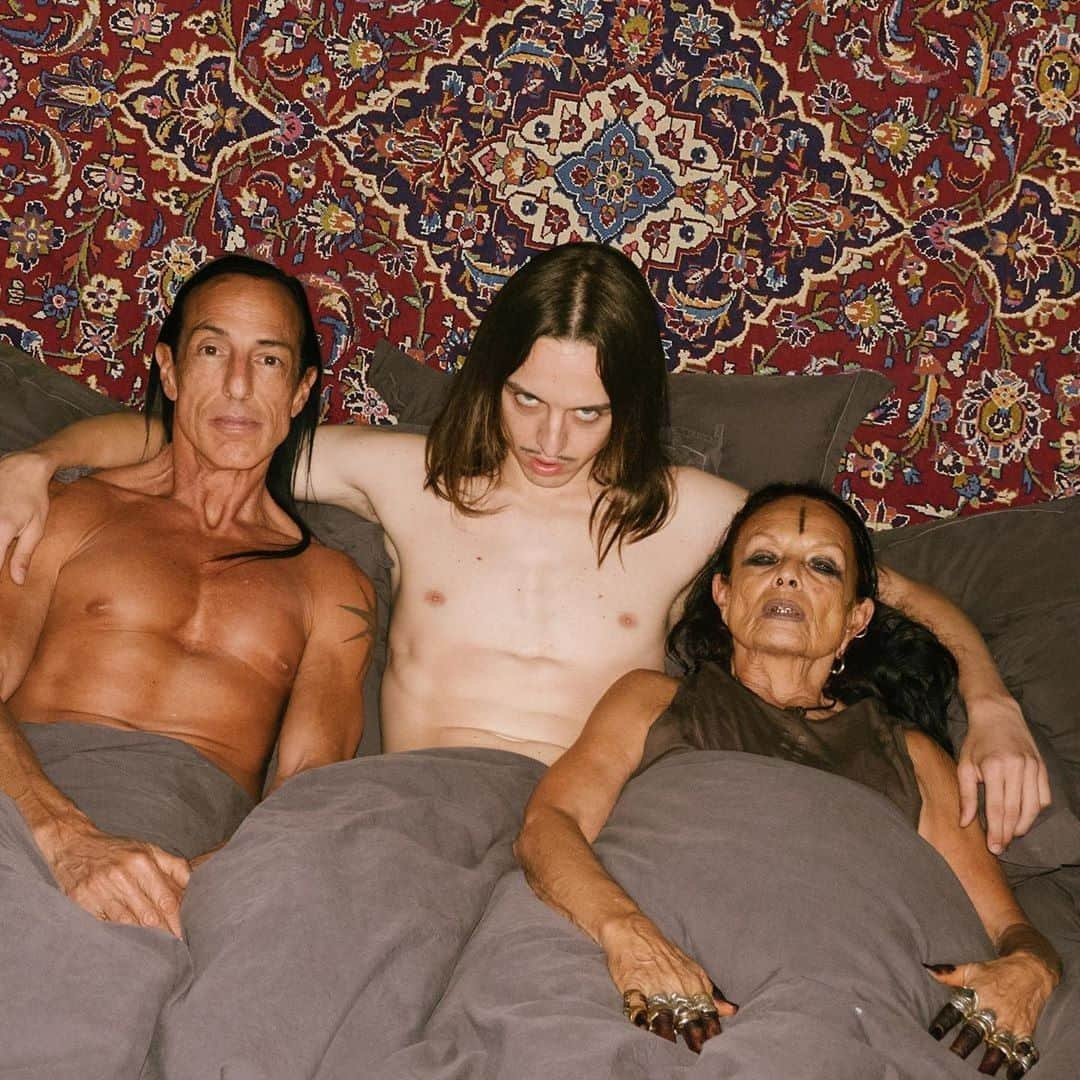 Vogueさんのインスタグラム写真 - (VogueInstagram)「@TommyCashworld and his pencil-thin mustache's latest Instagram share capture the Estonian rapper in bed with none other than designer @RickOwensonline and his partner Michèle Lamy (@lalamichmich). And though Cash has previously created bizarre Instagram scenario shares—like photoshopping himself into a dress made to look like a giant Croc clog—this moment happened IRL at Owens’s Paris apartment right before the designer’s performance at the Centre Pompidou for the @FIACparis International Contemporary Art Fair. Tap the link in our bio for more details on the deliciously weird social share. Photo by @shadrinsky」10月19日 7時00分 - voguemagazine