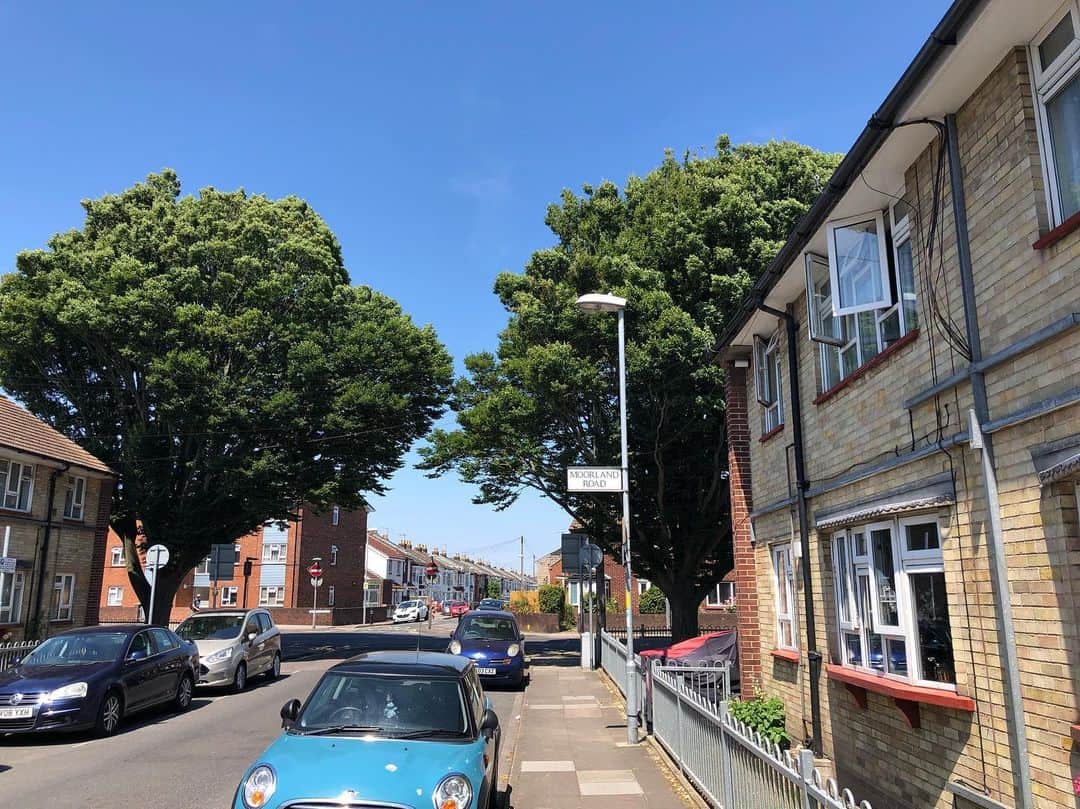 岡倫之さんのインスタグラム写真 - (岡倫之Instagram)「Landscape of Portsmouth, England. #UnitedKingdom #UK #GreatBritain #England #London #Portsmouth #英国 #イギリス #イングランド #ロンドン #ポーツマス #街並み #景色綺麗 #海外生活  #海外の景色 #イギリスの家  #イギリスの風景  #海外の電車」10月19日 7時31分 - great_o_khan