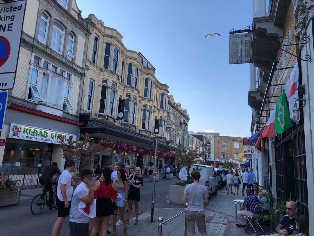 岡倫之さんのインスタグラム写真 - (岡倫之Instagram)「Landscape of Portsmouth, England. #UnitedKingdom #UK #GreatBritain #England #London #Portsmouth #英国 #イギリス #イングランド #ロンドン #ポーツマス #街並み #景色綺麗 #海外生活  #海外の景色 #イギリスの家  #イギリスの風景  #海外の電車」10月19日 7時31分 - great_o_khan
