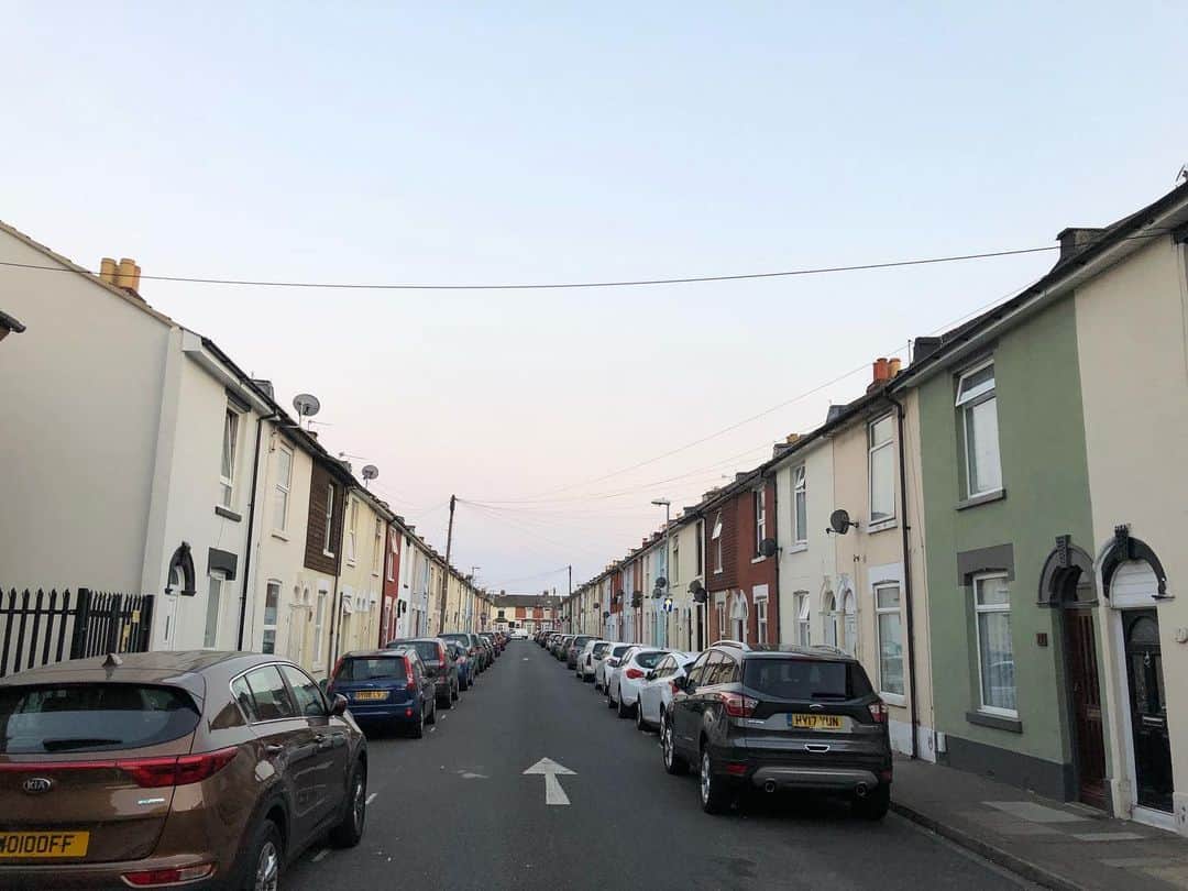 岡倫之さんのインスタグラム写真 - (岡倫之Instagram)「Landscape of Portsmouth, England. #UnitedKingdom #UK #GreatBritain #England #London #Portsmouth #英国 #イギリス #イングランド #ロンドン #ポーツマス #街並み #景色綺麗 #海外生活  #海外の景色 #イギリスの家  #イギリスの風景  #海外の電車」10月19日 7時31分 - great_o_khan