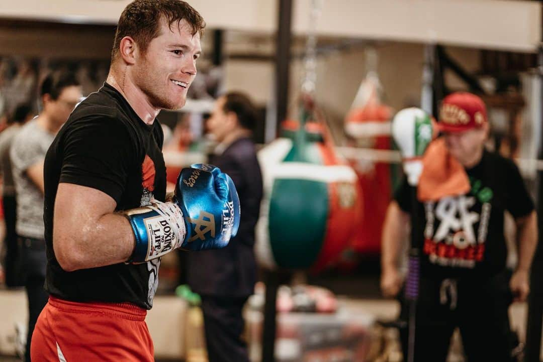 サウル・アルバレスさんのインスタグラム写真 - (サウル・アルバレスInstagram)「Haz lo que te hace feliz 😄🥊」10月19日 7時58分 - canelo