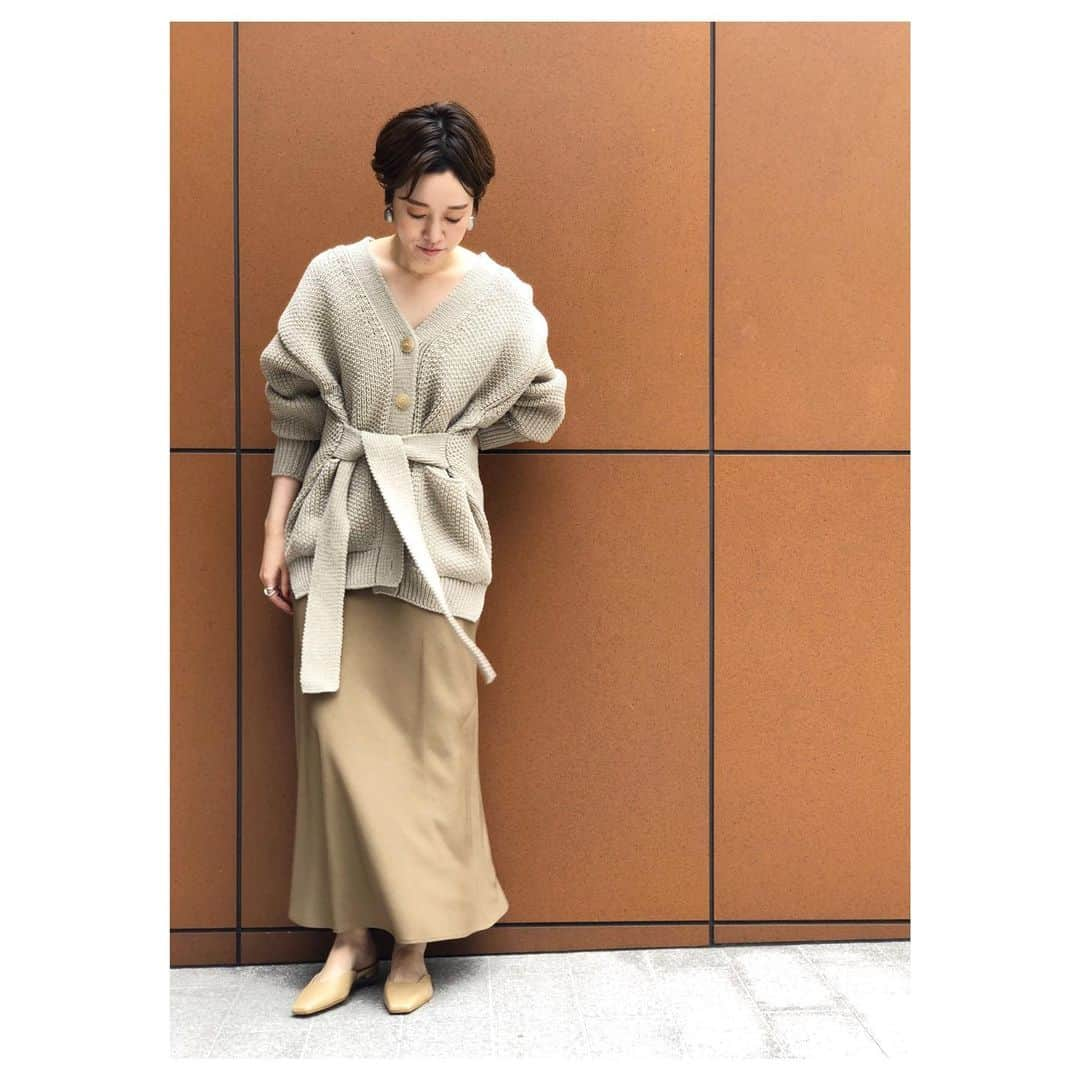 plageさんのインスタグラム写真 - (plageInstagram)「〝JANE SMITH〟﻿ 全店POP UP 開催中！﻿ ・MIX PATERN BELT カーディガン﻿ ¥36,000+tax﻿ col:ベージュ﻿ size:38﻿ ・WO/VI Bias スカート(Plage)﻿ ¥21,000+tax﻿ col:ベージュ/ホワイト﻿ size:34/36/38﻿ ﻿ #Plage #プラージュ﻿ #baycrews #fashion ﻿ #coordinate #JANESMITH」10月19日 8時05分 - plage_jp