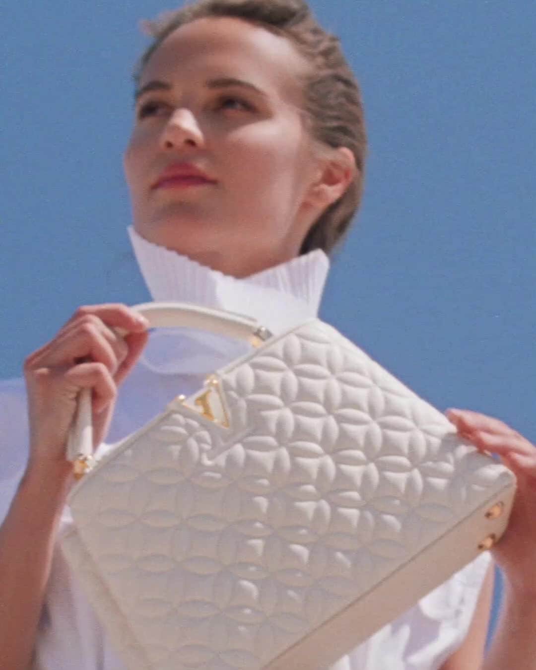 のインスタグラム：「#AliciaVikander, #LeaSeydoux, and the New Classics. Rediscover #LouisVuitton’s Capucines, Dauphine, and Twist bags in the new campaign via link in bio.」