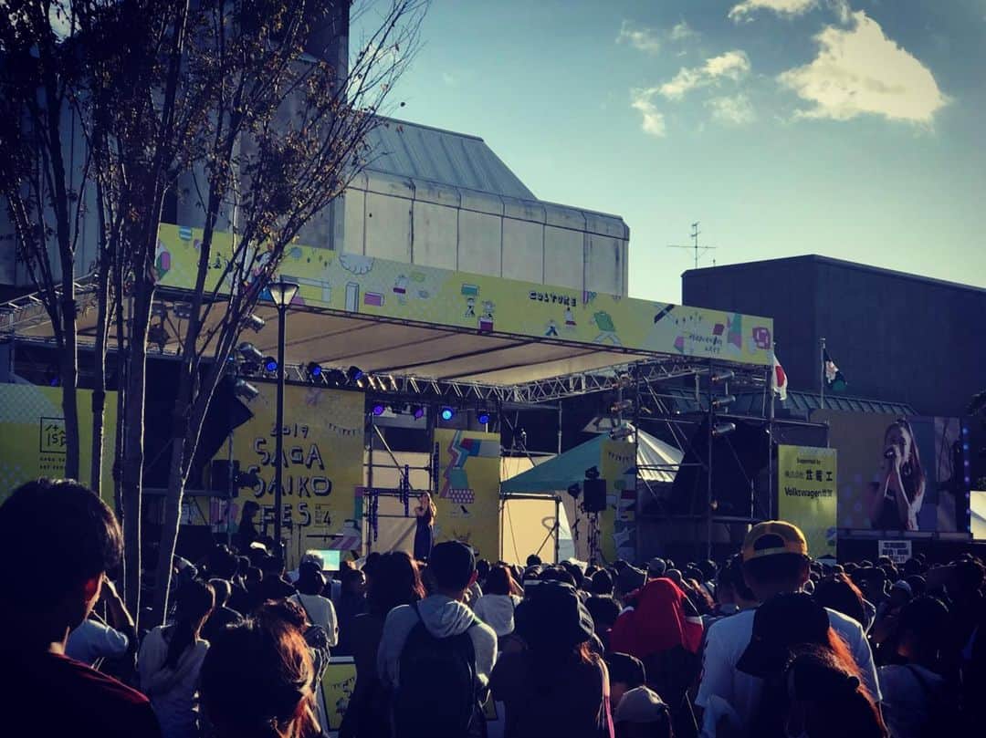 小柳ゆきのインスタグラム：「佐賀さいこうフェス、楽しかったです！ 来てくれた皆様、聴いてくれた皆様、ありがとうございました！🙂 . . 今日は久々のキーボード北村真奈美さんと🤩 北村さんは大変興味深い陰謀論の話の入り口だけを置き土産に、佐賀駅でお別れでした笑笑 . . 次はリリイベで10/22モラージュ菖蒲です！ お近くの方は是非✨」