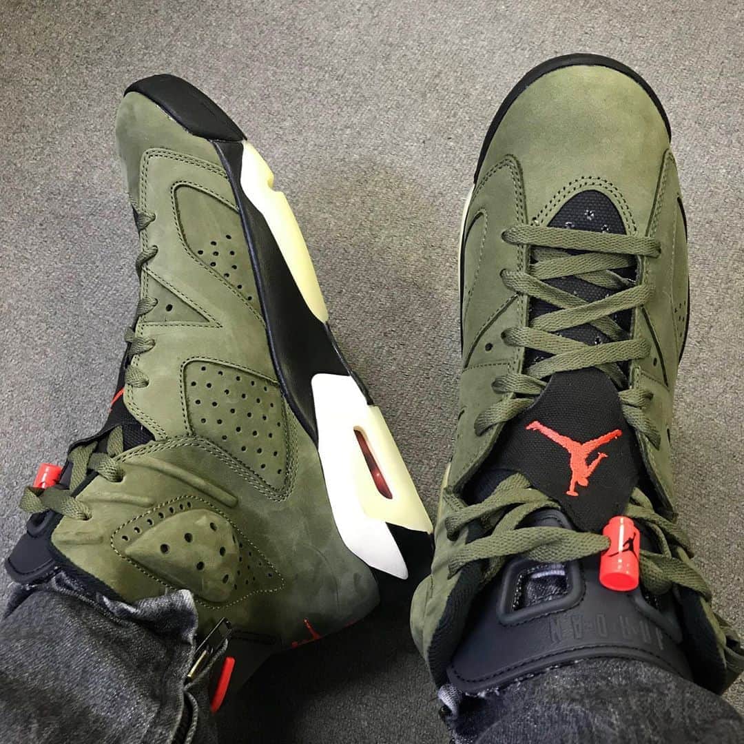 のインスタグラム：「カラーリング最高 久しぶりの❻ シューレース替えるかな #nike #airjordan #travisscott」
