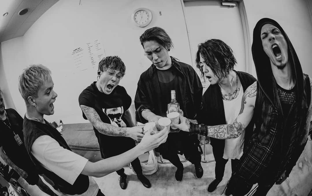 Sugiさんのインスタグラム写真 - (SugiInstagram)「“THE SIDE EFFECTS ONE MAN TOUR 2019”  広島クラブクアトロ Photos by @yamada_mphoto  #coldrain #thesideeffects」10月19日 18時34分 - sugi_coldrain