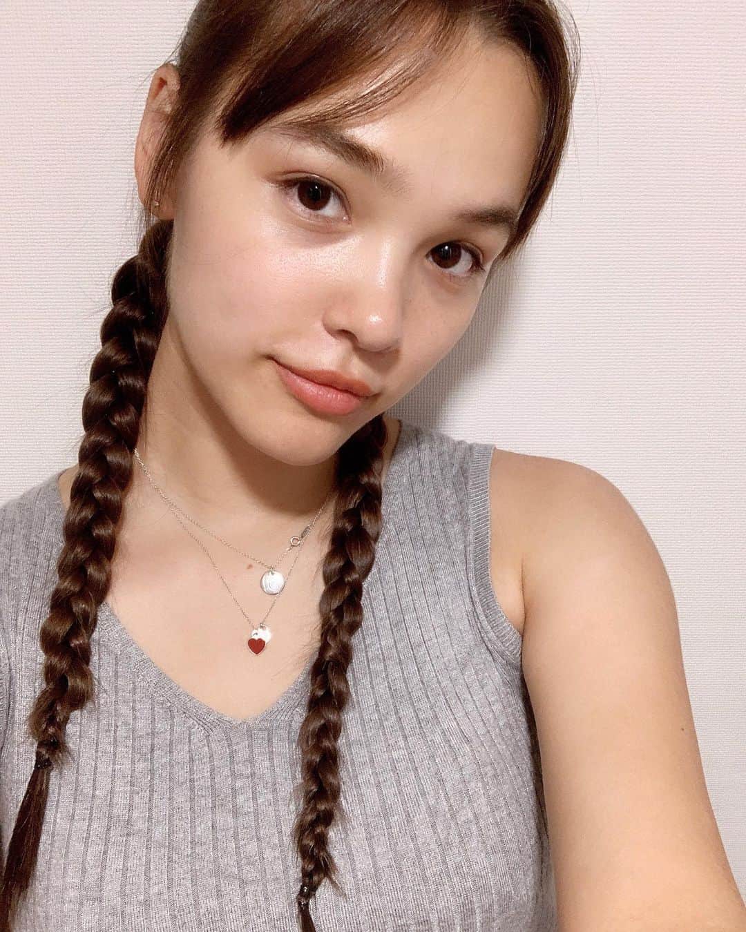 梅園アマンダのインスタグラム：「三つ編み🍒」