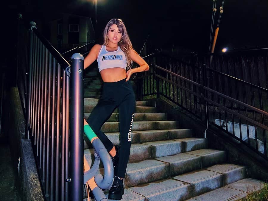 鈴木まりなのインスタグラム：「@nerdunit.jp  ACTIVE SPORTS BRA × GLOBE LEGGINGS   最近はジム週2ペース。 フリーウエイト→マシン→有酸素のルーティーン     #dj #girlsdj #femaledj #asiandj #Japanesedj #djlife #djingismylife #djinglife #djlifestyle」