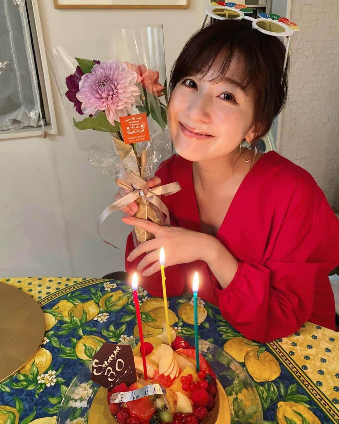 水野佐彩さんのインスタグラム写真 - (水野佐彩Instagram)「・ love❤️ 旦那さんと実家に行ったら みんながお祝いしてくれた🎂 モンサンクレールのケーキが最高すぎて さすがママのチョイス🥺❤️ ありがとう〜🎂💕 "Saaya30" 笑 なんてダイレクトなんだ🤣🤣 30代がとっても楽しみ。 満彩が用意してくれた眼鏡 こーゆうの初めてで嬉しい← そしてさらっとお花を買ってきてくれるような 素晴らしい女性に育ちました。嬉しい。 可愛いお花💐 #モンサンクレール　#モンサンクレール自由が丘 #お誕生日ケーキ　#三十路　#30代　#30代突入 #誕生日ポスト多くてすみません　#もう少し続きます」10月19日 19時17分 - saaya_mizuno