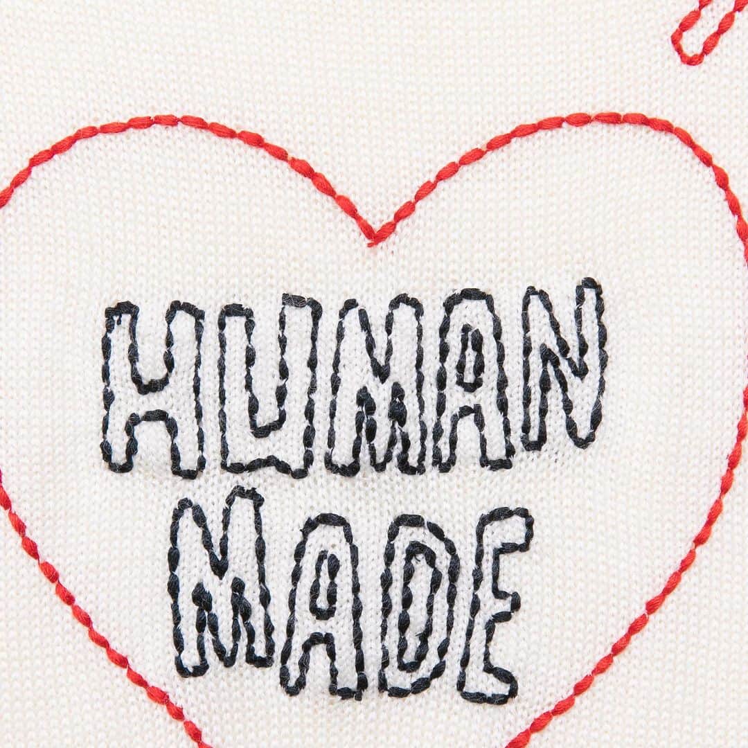 HUMAN MADEさんのインスタグラム写真 - (HUMAN MADEInstagram)「"KNIT" now available in store and online. www.humanmade.jp  ハートマークが特徴のボートネックニットです。ネックラインやアーム、裾は編み地を変えるなどデザインがユニークな一枚です。 Boat neck knit with heart logo. Available in two colors.」10月19日 11時19分 - humanmade