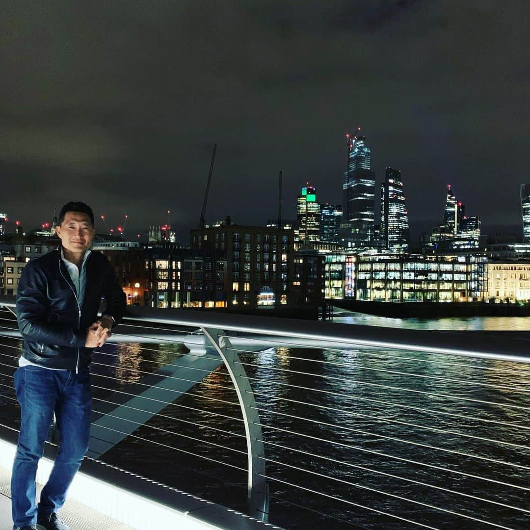 ダニエル・デイ・キムさんのインスタグラム写真 - (ダニエル・デイ・キムInstagram)「Thank you #London, for yet another fun, slightly crazy and inspiring time. Thank you, @mariafriedman, thank you @_annapaquin, thank you @billy_temperton, thank you, @olilansley and the whole team at #Flack. Can’t wait to see how it turns out! #gratitude」10月19日 11時33分 - danieldaekim