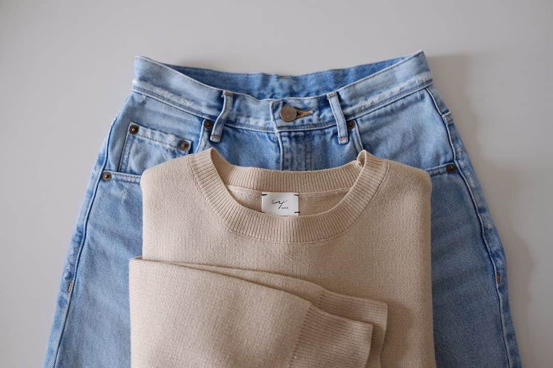 Keikooooooのインスタグラム：「昨日沢山ご質問いただき履いてたdenimは、 @stunninglure のハイライズテーパードジーンズです。形が綺麗過ぎて、試着した瞬間買うと決めたやつ！ ベージュのニットは、 @ozoc_c4 × @sealbank さんの 同じニットがくっついていて、肩がけできる！ 見た瞬間、購入するって決めて発売日にパソコンの前に張り付いて買ったもの笑。 色違いでブラックも買いました😆 生地感も高級感あって、お値段以上！！！ パーフェクトなお洋服です💯 どちらも、間違いないやつです☺️👌✨ . #code ##ootd #ozoc_c4 #denim #stunninglure #スタニングルアー」