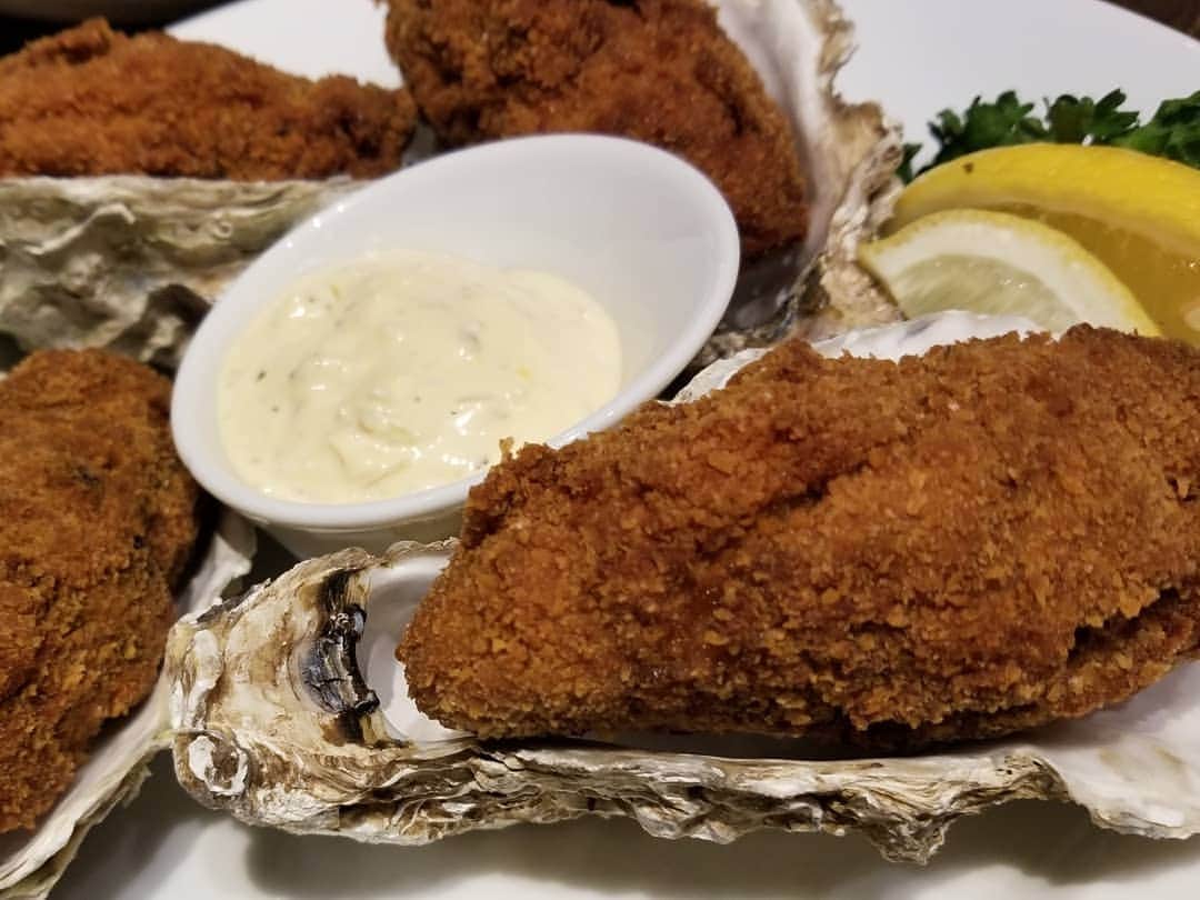 華彩ななさんのインスタグラム写真 - (華彩ななInstagram)「２日連チャンで牡蠣～❤️ 生牡蠣も牡蠣フライもお店によって全然違うので それがまた楽しい😋💓💓💓 #オイスターバー  #生牡蠣  #牡蠣フライ  #牡蠣ガール  #生牡蠣love  #女子会」10月19日 11時47分 - nanakasai