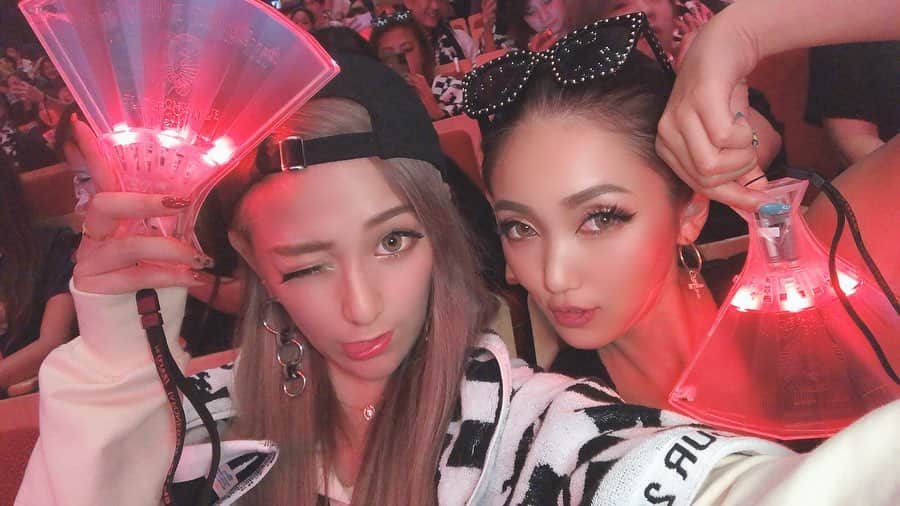 鈴木愛美さんのインスタグラム写真 - (鈴木愛美Instagram)「❤️🏮❤️🏮❤️🏮❤️🏮❤️ . KODA KUMI ❤︎ LIVE TOUR 2019 【 re（LIVE）】 JAPONESOUE 2013→2019 . Black Cherryも最高だったけど JAPONESOUEもやっぱり最高過ぎた♡ . 懐かしかったなぁあ❤️💕 可愛かったなぁあ!!!!! . "THE ☆ エロカッコいい" って感じのライブでしたっ!!!! . JAPONESOUEの曲本当に好き。 . . . #reLIVE #relivetour2019 #KODAKUMI #倖田來未 #倖田組 #LIVE」10月19日 11時52分 - x.manya.x