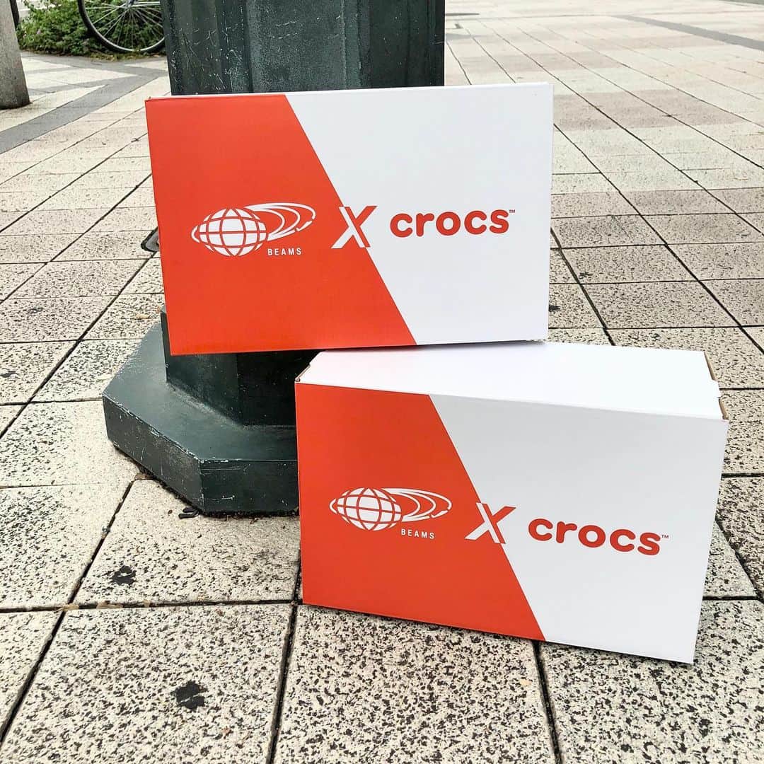 のインスタグラム：「. 🐻【crocs】🐻 new arrival ⚡️ . @beams_kobe ☎️078-335-2720 #beams#raybeams#beamsboy#crocs#sandal#shoes#sneaker#womensstyle#instafashion#fashion#outfit#ootd#code#kobe#beamskobe#神戸#ビームス#ビームス神戸#レイビームス#ビームスボーイ#パンツ#デニム#クロックス#サンダル#シューズ#スニーカー」