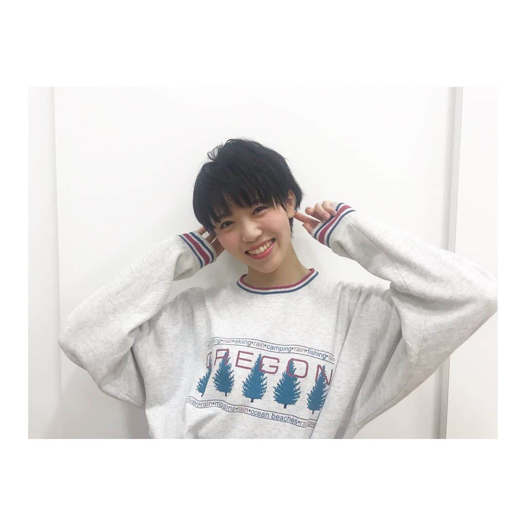 彩香さんのインスタグラム写真 - (彩香Instagram)「先日、 @as_k2_buzz_cocorira さんに行ってきました〜✂️✨ 松宮さんにカット、トリートメント、ヘッドスパをして頂きました！！ 美髪チャージ(サイエンスアクア)をして髪うるうるです💧 ありがとうございます╰(*´︶`*)╯♡ #buzzhair #バズヘアー #さくら野弘前店 #弘前美容院 #ショート」10月19日 12時03分 - saika_ringomusume