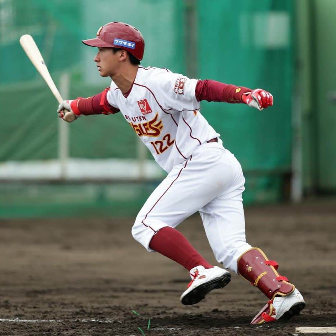 八百板卓丸のインスタグラム：「改めて皆様にご報告させていただきます。 昨日、球団から戦力外通告を受けました。 . 楽天では5年間お世話になりました。 育成から入団して3年目には支配下になる事が出来ました。しかし、監督、コーチ、ファンの皆さんの期待に応える事が出来ずとても悔しかったです。このような結果になったのも仕方ないと思ってます。ただ本当に悔しくて、悔しくて、、、、、こうして書いてると色々な事を思い出して涙が止まりません。 1番に言いたい事はこんな僕を応援してくれたファンの皆さん本当に感謝しています。本当に背中を押されて頑張る事が出来ました。ありがとうございました。 . これからの事は家族や色々な人と相談しながら考えて行きたいと思っています。 長文になってすみません。  #5年間 #本当にありがとうございました #感謝 #また #どこかで」