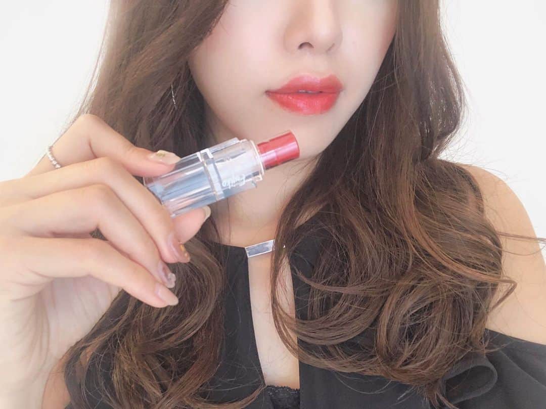 武田奈津美さんのインスタグラム写真 - (武田奈津美Instagram)「. 10/29発売のFujiko miniルージュを 一足お先に使ってみました💋 . しっかり発色もして、水のうるおいがキレイ。 さっと塗っても良い感じに仕上がる☺️ 繋げて重ねて楽しめるリップだよ✨ 私が使ったのは01:Mondayです💋 @fujiko_brand @vocemagazine . 今日は友達の結婚式💒 幸せいただいてきます☺️ . #水のツヤが新しい #ミニウォータリールージュ #フジコminiシリーズ #voce #vocest #vocemagazine #美会 #vocest美会 #beauty #natsumibeauty #cosmetics #makeup #コスメ #美容 #tokyo #japan #武田奈津美」10月19日 12時19分 - _natsumitakeda_