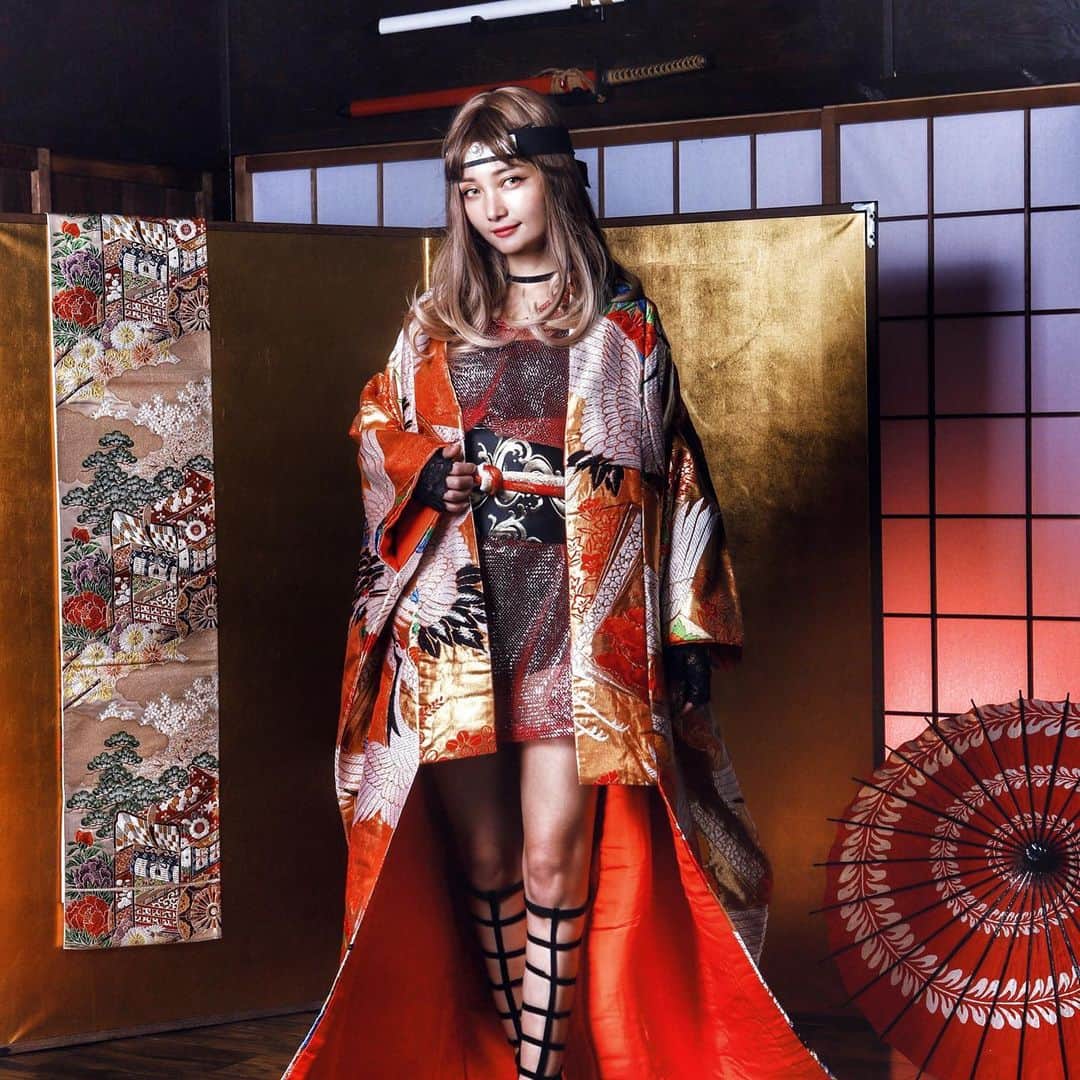 チアコマさんのインスタグラム写真 - (チアコマInstagram)「ワタシがモデルさせてもらっている﻿ @igamon_official  でファッショナブルなくのいち着せてもらった！﻿ #fashionablekunoichi﻿ ﻿ ﻿ ワタシ、こうゆうの好き！🤦🏼‍♂️❤️﻿ ﻿ ﻿ ここのスタジオ、大阪の日本橋や﻿ 難波から行けるので立地場所もかなりいい◎﻿ ﻿ こういう着物も色々おいていて、﻿ #ninja の格好ができたり、﻿ こんな感じのオシャレな #kunoichi を着て﻿ 撮影してくれる！！﻿ ﻿ #鬼滅の刃 のコスプレも﻿ おいてたのでコスプレもしてみました❤️﻿ また @chiakoma_cosplay にUPします！﻿ ﻿ ﻿ ﻿ #osaka #japan #namba #忍者 #コスプレ﻿ #スタジオ #studio #japanese #japanesedress﻿ #thisisjapan #osakatrip #ninjacosplay #コスプレ #samurai #侍 #くのいち #cosplay #kimono #着物」10月19日 12時24分 - chia_koma