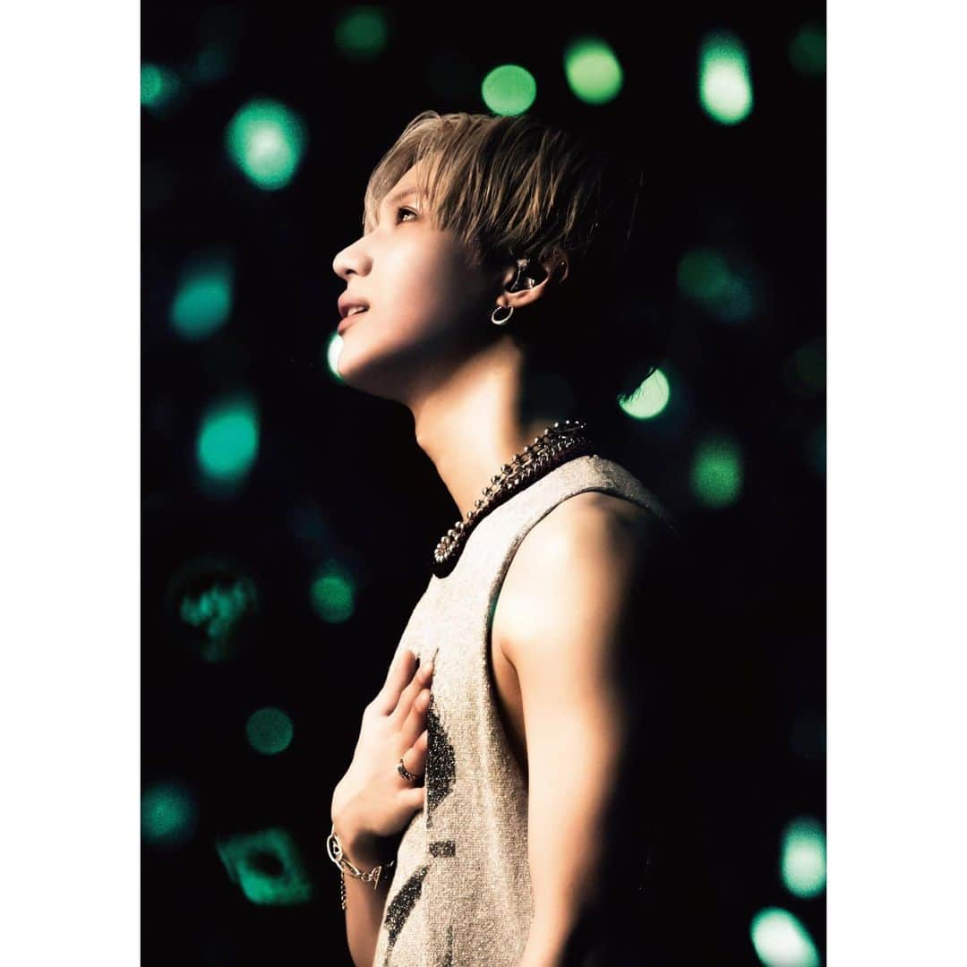 SHINeeさんのインスタグラム写真 - (SHINeeInstagram)「. 11/27発売 テミン LIVE Blu-ray＆DVD「TAEMIN ARENA TOUR 2019 ～X™～」映像作品のジャケットビジュアルを公開しました！ 初回限定盤は今回のツアータイトル「X™」の通り、様々な表情を見せる4種類のテミンの写真で構成されたビジュアルに、ファンクラブ限定盤(FC Limited Edition)はファイナル公演でのサプライズを行った際のシーンを切り取ったワンシーンが、そしてTOWER RECORDS限定 スペシャル・プライス盤 DVDには今回のツアーでは札幌公演でしか披露されなかった黒髮のテミンが登場！ ぜひチェックしてください♪ #TAEMIN #テミン #X_TM」10月19日 12時35分 - shinee_jp_official