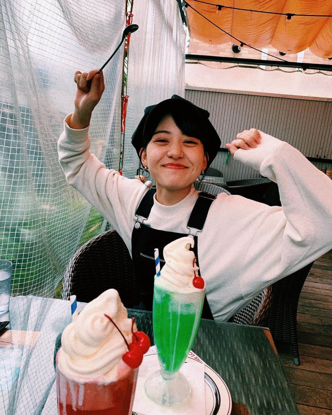 のインスタグラム：「美味しかね〜🥤﻿ ﻿ #cafe  #クリームソーダ の前には #ハンバーガー 食べました🤤 #青春の場所 #原宿  #映え 🥳 #もちろん完食」
