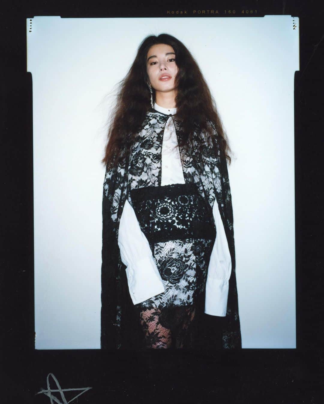 ほな・いこかのインスタグラム：「#figarojapon 12月号発売中 青木千加子さんに東京のパリジェンヌにしていただきました。」