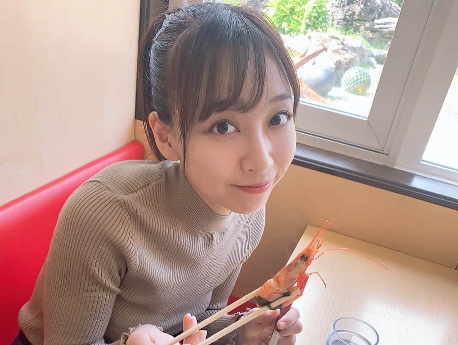 長谷川萌美さんのインスタグラム写真 - (長谷川萌美Instagram)「. . 北海道 6日目 #函館 → #札幌 へ . 駒ヶ岳を望む大沼公園✨  #大沼団子 美味しかった！ 景色も風も気持ちよかった！😋🍡 .  #浜チャンポン ！！こちらは 食券を購入する形で、エビやイカがまるまる一個入った海鮮チャンポンがやってきました！美味しすぎて恋しいです🤤💗 #長万部 にて(読み:おしゃまんべ) .  #羊蹄山 も頂きまで綺麗に見えました。珍しいらしいです！ラッキー🤞 . もっとお気に入りの山増やしたい🏔💓 . 酔わなければずっと地図見てたい🗺(酔い止めは飲んでる) .  #ビタスイ #北海道 #ツアー #駒ヶ岳 #大沼公園 #大沼 #ドライブ」10月19日 13時12分 - moemi_hasegawa
