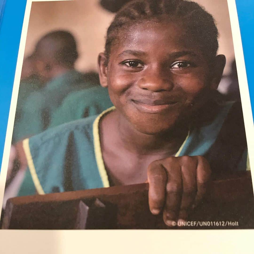 赤平大さんのインスタグラム写真 - (赤平大Instagram)「突然、UNICEFから感謝状を頂く。極小、微々たる、ハエのヒタイ程度の寄付を10年続けただけですが、10年で成長した子供たちの写真を見られて、素直に嬉しい。 ベナン共和国には、別でミミズのヒタイくらいの支援をしてます。 ヒタイ（額）が小さいので、そんなに負担は感じません。 その割に、けっこう、良い気分になれました。 #unicef #寄付 #感謝状 #ベナン #ゾマホン #税金 の#節税 も#出来たりする支援先もあります」10月19日 13時17分 - masaru_akahira