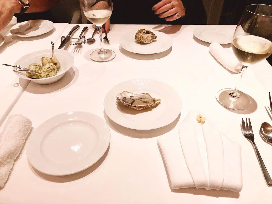 神宮 若奈さんのインスタグラム写真 - (神宮 若奈Instagram)「幸せ...🥂💕 . . とても素敵な会に素敵なタイミングで お邪魔してきました🥺✨ . 美味しかった🤤💗 . . 私の一番のお気に入りは とろっとろでほんのり甘みのあるチーズ🧀 . 改めまして、おめでとうございます🌹💕 #labrianza #dinner #bd #roppongi #幸せ #幸せ空間 #ディナー #おしゃれ #かわいい #クジラの肉 #カツオ #お肉 #最高 #love #instagood #instalove #like #六本木 #素敵な集まり」10月19日 13時38分 - jinguwakana