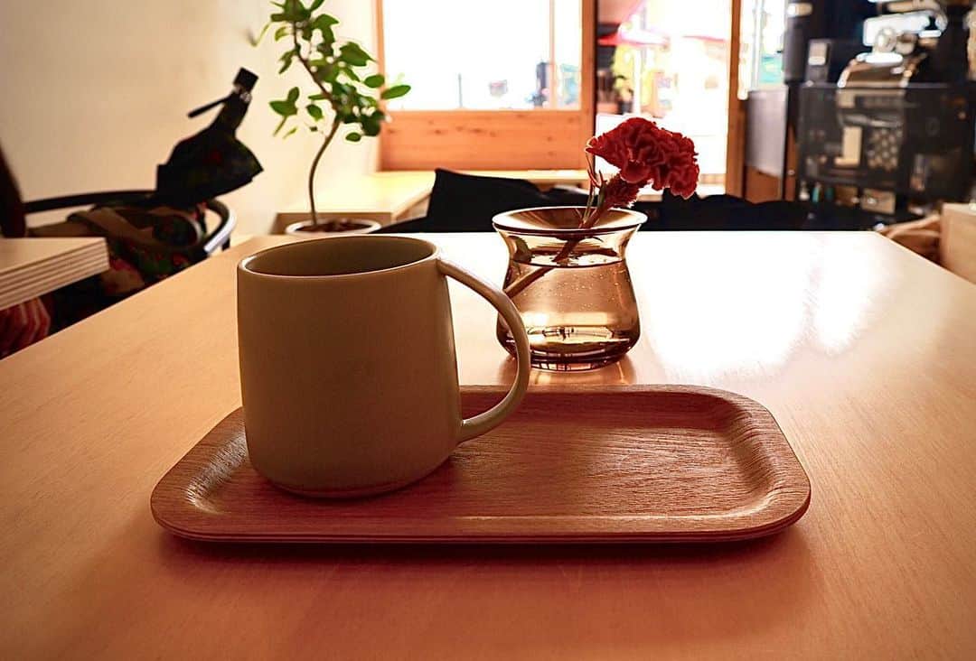 石井輝明さんのインスタグラム写真 - (石井輝明Instagram)「新百合ヶ丘。 今日はルミネと合間に学祭行って、最後は無限大。 この時期の土日って感じ。 学祭実行委員の皆様、ありがとうございます。  #roastdesigncoffee #cafe #coffee #カフェ #神奈川カフェ #新百合ヶ丘カフェ #カフェ芸人 #毎年大学生と触れ合えて幸せ #変な意味じゃなくて #変な意味とか書くことで変な意味みたいになるけど #ほんとに変な意味じゃなくて #ほんとにとか使うことでより怪しくなってくるけど #とにかく幸せ #変な意味じゃなくて」10月19日 13時58分 - comandanteishii