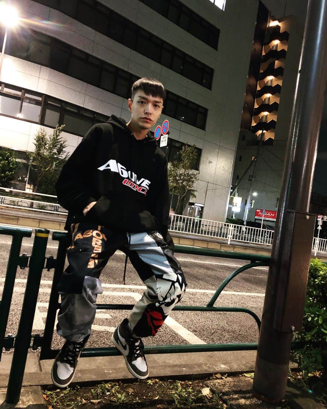 サイモンD のインスタグラム：「엉덩이 차가웠다」