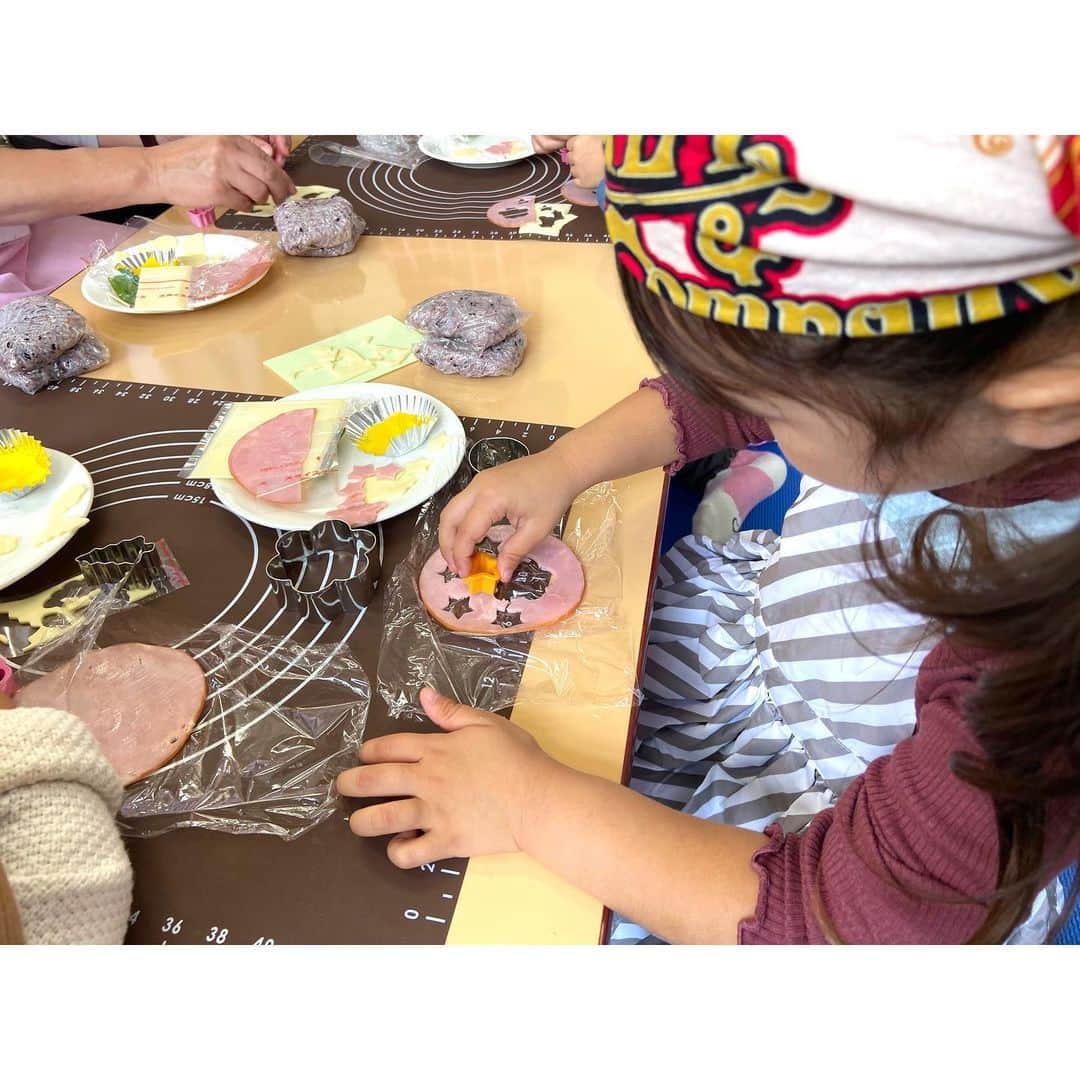 望月みささんのインスタグラム写真 - (望月みさInstagram)「仲良し親子に誘ってもらって、お米を学んでお米を知り、調理して味わうところまで体験できるイベントに行ってきました🍙✨ なのちゃんと久しぶりの2人の時間、楽しかったね❤️ ・ #nanohamiyata #3歳5ヶ月 #長女 #2歳差姉妹 #❤️」10月19日 14時20分 - mochizuki.misa
