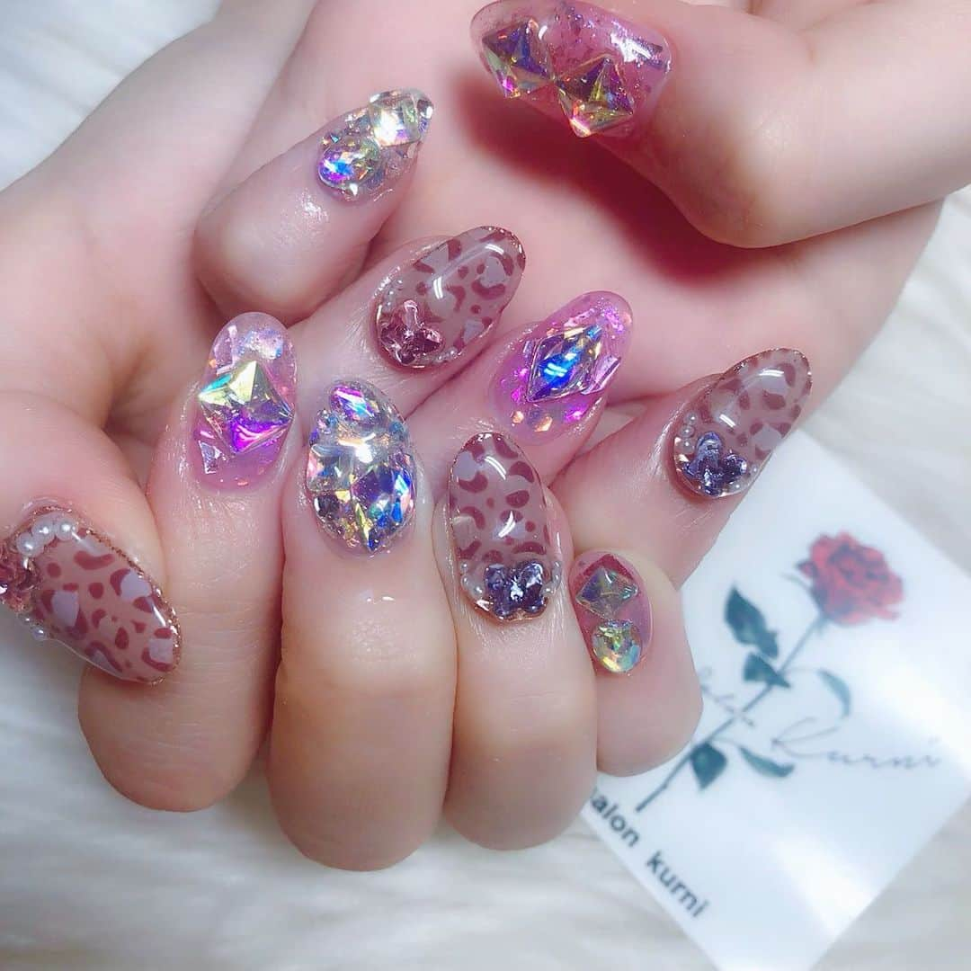 さぁやさんのインスタグラム写真 - (さぁやInstagram)「#newnail レオパードとキラキラにしたい！ って言って後はお任せ❤️ レオパード柄大好きだから 毎年秋はやりたくなるなぁ〜 前回の反動でキラッキラ宝石💎 . . ネイルサロン情報🌹 nail salon kurni @nailsalon.kurni.ebisu . 担当はゆうみさんです！ @nailsalon.kurni_yuumi  いつもありがとうございます✨ . . #さぁやネイル」10月19日 14時41分 - saaya831