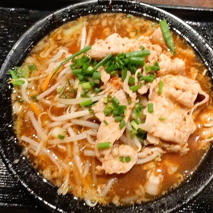 西野翔のインスタグラム：「ラーメン大好き西野さん🤦🏻‍♀️ #妻とデートなうに使っていいよ #ラーメン #西野翔 #shownishino #国民の人妻 #mywife #instagood #japan #ramen🍜 #恵比寿マスカッツ」