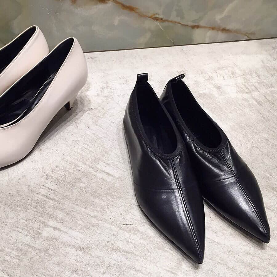 H BEAUTY&YOUTHさんのインスタグラム写真 - (H BEAUTY&YOUTHInstagram)「＜ALUMNAE＞ pointed heel for women ¥67,000-(+tax) pointed flat for women ¥65,000-(+tax)  #H_beautyandyouth @h_beautyandyouth  #BEAUTYANDYOUTH #Unitedarrows #alumnae」10月19日 14時59分 - h_beautyandyouth