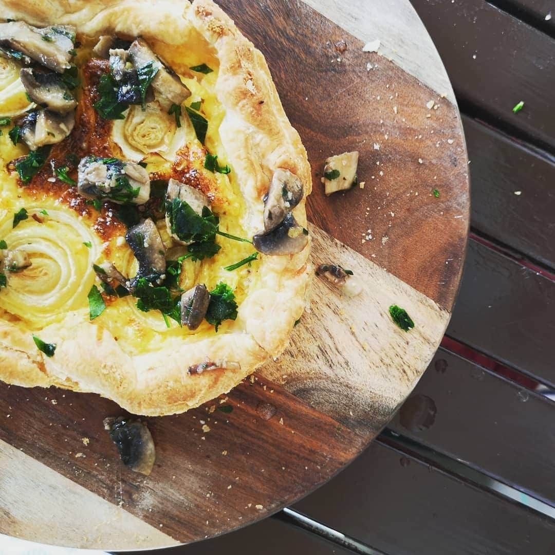 レイチェル・クーさんのインスタグラム写真 - (レイチェル・クーInstagram)「Rustic mini Västerbotten pies recreated by @ceeandelle for a tasty weekend lunch - thanks for sharing your pic🥧 Recipe on my latest TV series, My Swedish Kitchen 📺 or in The Little Swedish Kitchen cookbook 📖⁠ 👉 click the Link in bio to get the book⁠ .⁠ .⁠ .⁠ .⁠ .⁠ .⁠ .⁠ .⁠ #RachelKhoo #RachelKhooRecipe #Recipe #cooking #baking #TheLittleSwedishKitchen #LittleSwedishKitchen #MySwedishKitchen #Sweden #Swedish #TV #FoodTV #TVFood」10月19日 15時00分 - rachelkhooks