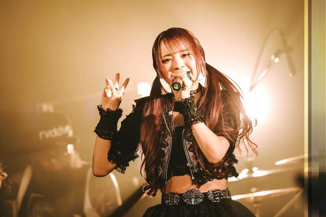 LADYBABYのインスタグラム：「#LADYBABY LIVE Photo  191018@ shibuya CYCLONE バンドセット定期公演「ExExEx」  1.LB4 Futer 2.Pelo 3.上々上湯 4.Pinky! Pinky! 5.Shibuya Crossing ---カオスセッション--- 7.RIOT ANTHEM 8.破天ニ雷鳴 9.セシボン・キブン 10.タイトル未定（新曲） 11.ダメダメ殿  #金子理江 #池田菜々 #唐沢風花 #有馬えみり」