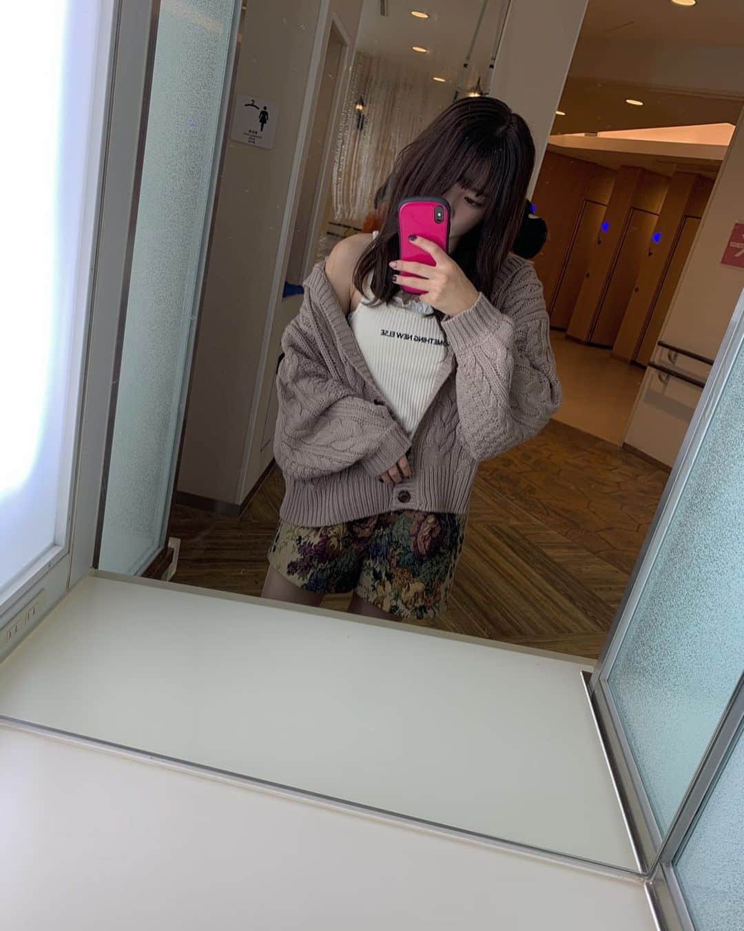 平野夢来（ゆぴぴ）のインスタグラム：「・ ・ ・ トップス_ @oneway_press  アウター_ @grl_official  ボトムス_ @oneway_press ・ ・ ・ ・ 最近寒くなってきたから服選ぶの大変TT. ・ ・ 今日は大好きなGRLさんのアウターきて東京れっつらだよん⸜❤︎⸝ 最近服装も変わったねってみんなに気づいてもらえるの嬉しい!! みんなありがと!!大好き!! #ゆぴぴこーで #今日も今日とて #jc1位はゆぴぴ #Popteen#ポップティーン#専属モデル#model#ゆぴぴ#平野夢来#ゆら民#ゆら民共和国#ゆら民らぶ#いいね#見たらいいね#GAL#JC#らすとじぇーしー#Ljc#きょうのゆら#１日１夢 #ゆら民さいこ#💜🐶#中学生#followme#ғᴏʟʟᴏᴡ ᴍᴇ #love you」