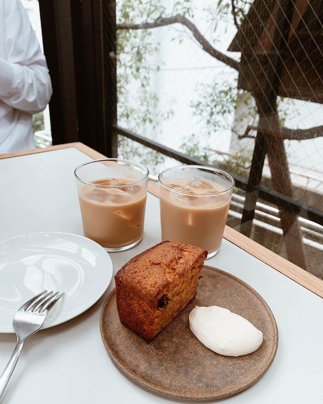 春名亜美さんのインスタグラム写真 - (春名亜美Instagram)「怪獣がお昼寝してる隙にお茶🍰☕️」10月19日 15時27分 - amiharunaami