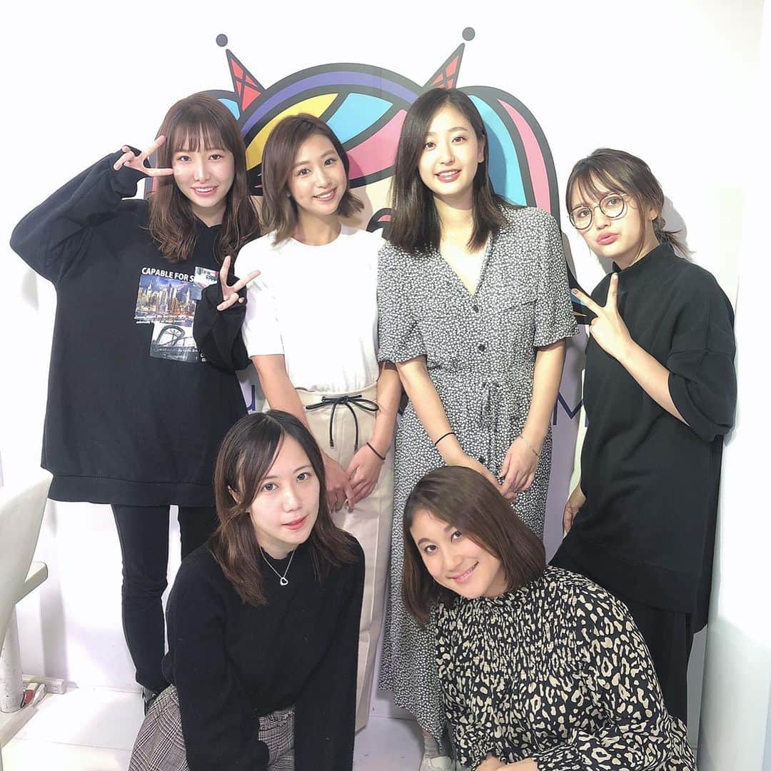 のインスタグラム：「本日２７歳になりました🙆‍♀️ . 昨日のピーフラも楽しかった〜✌️ あやかとゆりありがとう💓めっちゃ笑ったー😂 . ２人からプレゼントと、ももちゃんからケーキもらった…😭💕 . あと、実は、来月までの放送って思ってたのですが😇 諸々の勘違いがあって、実は今回が最終回でした〜🤣🤣 まぁ最終回感ない最終回で逆によかったのかもな☝️ . いろんな友達呼ばせてくれてありがたかったなー☝️ 半年間、ありがとうございました💓」