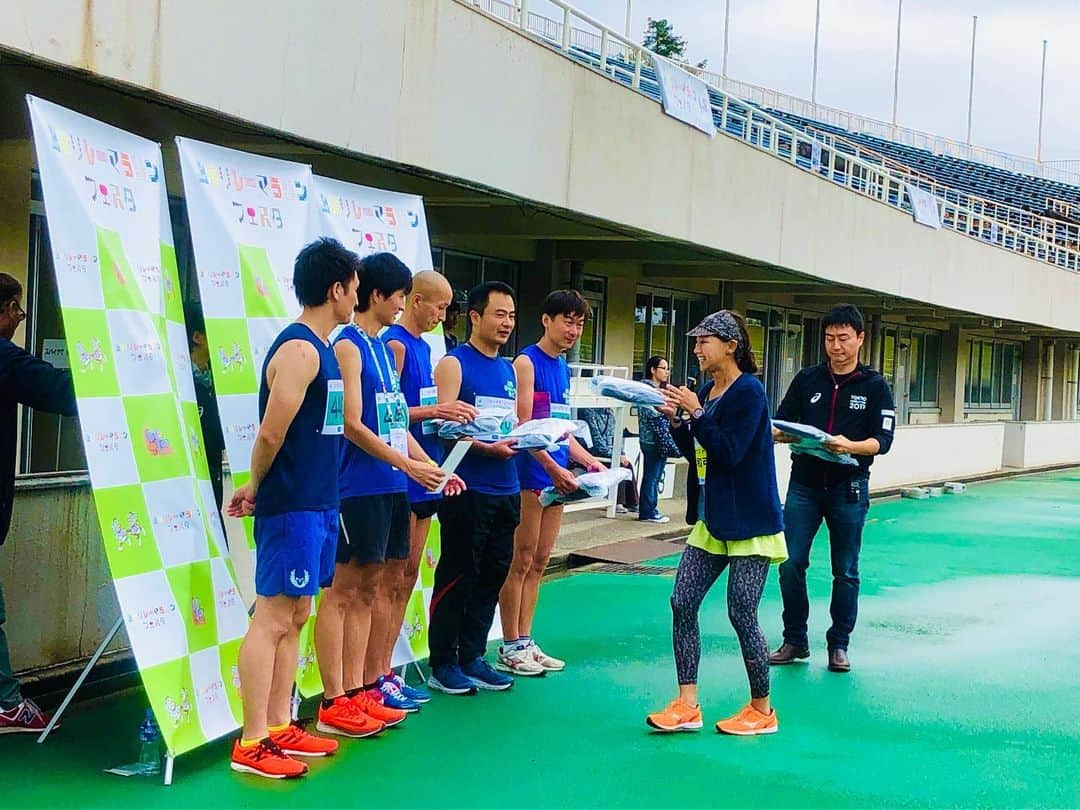 福島和可菜さんのインスタグラム写真 - (福島和可菜Instagram)「今日は…🏃上尾リレーマラソンフェスタ🏃  大会開始当初は雨が降っておりましたが、 途中から晴れました☀️ 今日は、 親子ラン 2.5kmの部 10kmの部 ハーフリレーマラソンの部  が開催されまして、素晴らしいタイムも飛び出し、笑顔溢れるアットホームな大会🥰  参加された皆様、ナイスラン‼️‼️‼️ ありがとうございました✨  本日の、FMヨコハマ ジョグステーションは、MGCのコース試走変をお送りします😉  もう間もなくスタート✋よろしくお願いします😊  #上尾リレーマラソンフェスタ #2019 #MC #専念 #アットホーム #素敵な大会 #埼玉県 #陸上競技場 #love #running #大会 #上尾 #リレー #マラソン #marathon #FM #ヨコハマ #ジョグステーション #MGC #コース #試走 #編 #お楽しみに #🏃 #😊 #❤」10月19日 16時39分 - fukushimawakana