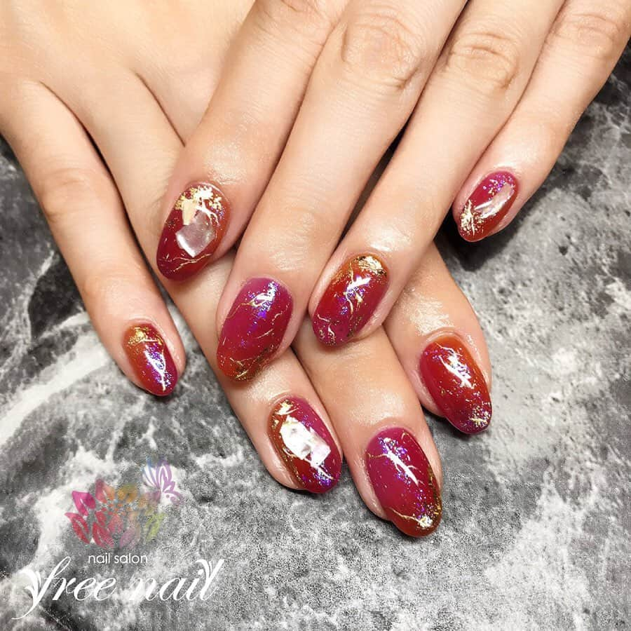 ネイルアーティストRYさんのインスタグラム写真 - (ネイルアーティストRYInstagram)「. 秋色ニュアンスネイル💅🏻🍁✨ . キラキラレッド🌹✨ . #ネイリスト #ネイルアーティスト #ネイルアート #ネイルチェンジ #ネイルサロン #大阪ネイルサロン #ネイルスクール #ネイル動画 #ジェルネイル #ネイルデザイン #ニュアンスネイル #シェルネイル #キラキラネイル #レッドネイル #赤ネイル #デザインネイル #トレンドネイル #大人ネイル #シンプルネイル #秋ネイル #autumnnails #美甲 #日式美甲 #日式美甲胶 #日本美甲师 #日本美甲老师 #美甲上课 #日本胶」10月19日 16時34分 - nail_artist_rm