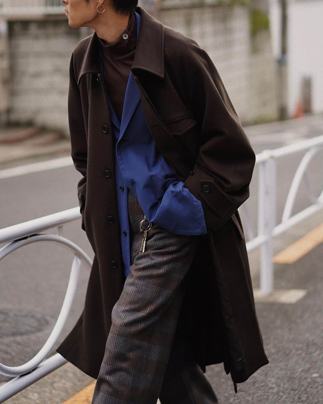 Ryoさんのインスタグラム写真 - (RyoInstagram)「ㅤㅤㅤㅤㅤㅤㅤㅤㅤㅤㅤㅤㅤ 月末販売予定のコート。 凄く深みのあるブラウンができました🧥 4色展開予定です！ @ryotakashima_official ㅤㅤㅤㅤㅤㅤㅤㅤㅤㅤㅤㅤㅤ coat:#ryotakashima  jacket:#yoketokyo inner:#ryotakashima pants:#urutokyo」10月19日 16時58分 - ryo__takashima