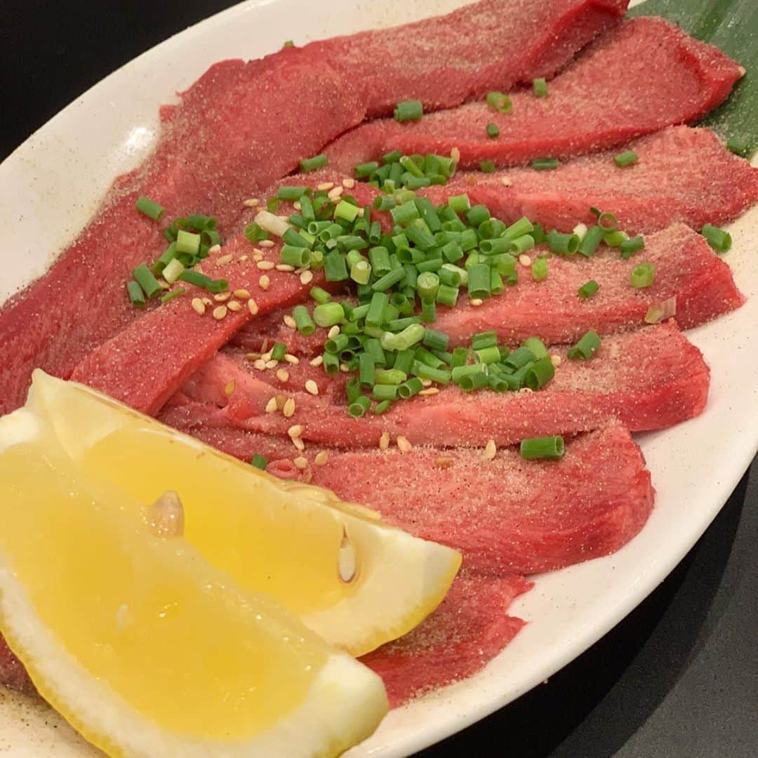 青山日和さんのインスタグラム写真 - (青山日和Instagram)「ㅤㅤㅤㅤㅤㅤㅤㅤㅤㅤㅤㅤㅤ ㅤㅤㅤㅤㅤㅤㅤㅤㅤㅤㅤㅤㅤ 【#肉#食テロ#東住吉】 ㅤㅤㅤㅤㅤㅤㅤㅤㅤㅤㅤㅤㅤ 東住吉にある @yakiniku_takiman さんへ✨ ㅤㅤㅤㅤㅤㅤㅤㅤㅤㅤㅤㅤㅤ お肉がお口の中でとろけるぅー🤤たまらん！！！ ㅤㅤㅤㅤㅤㅤㅤㅤㅤㅤㅤㅤㅤ 多くを語るよりは動画で堪能してもらうのが良きかなと✨✨✨ ㅤㅤㅤㅤㅤㅤㅤㅤㅤㅤㅤㅤㅤ もうまた食べたい！！！ってなってる。。。🤤 美味しいお肉がお安く食べられるお店でした。 ㅤㅤㅤㅤㅤㅤㅤㅤㅤㅤㅤㅤㅤ  #多喜万#肉テロ#天王寺#大阪グルメ#東住吉グルメ#河堀口#大阪#大阪焼肉#東住吉区#たきまん#焼肉多喜万#桑津#焼肉 #あおやまご飯日記」10月19日 17時00分 - hiyo131131