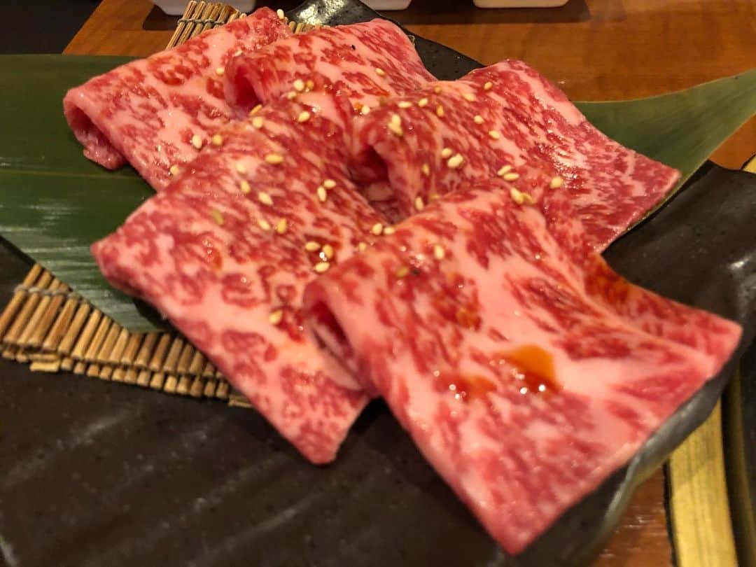 大沢文也のインスタグラム：「久々に炎蔵行ってきた^_^ 美味しかったぁ〜💕💕 #焼肉 #焼き肉 #やきにく #ヤキニク #yakiniku #上カルビ #上タン #ミスジ #肉しか信じない #肉食 #肉命 #デブエット」